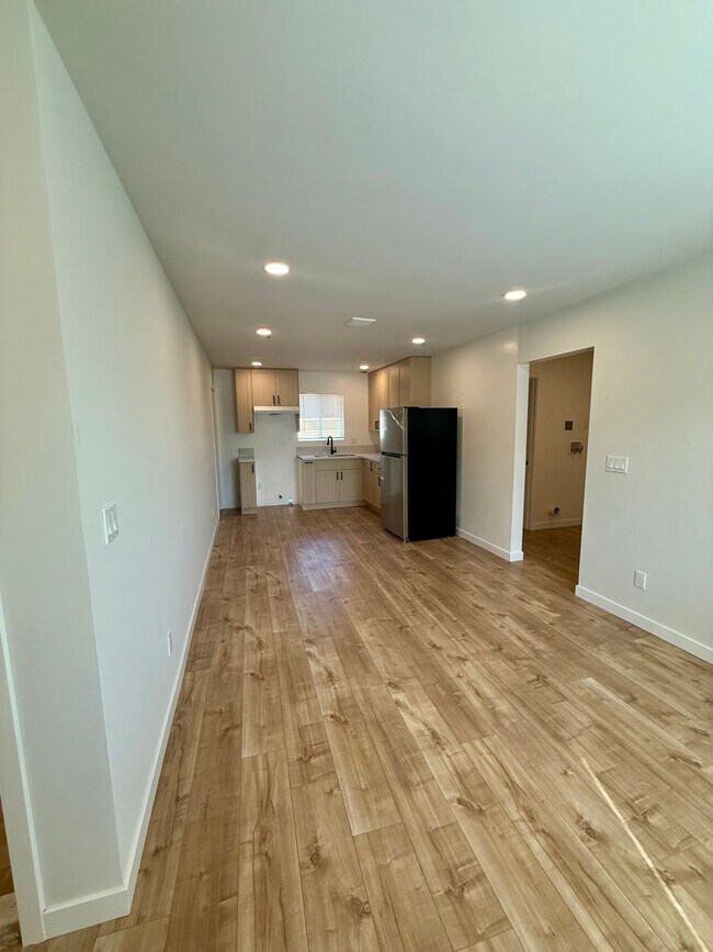 Photo - 1412 1/2 N Hazard Ave Unit 1412