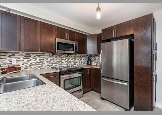 Photo - 2370 Esprit Dr