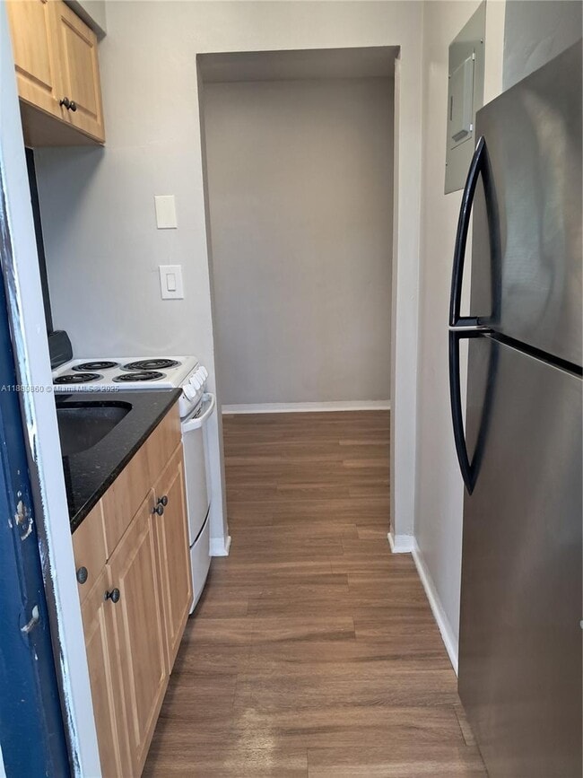 Building Photo - 13025 Emerald Dr Unit 258