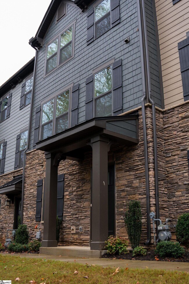 Photo - 17 Rollins Ave