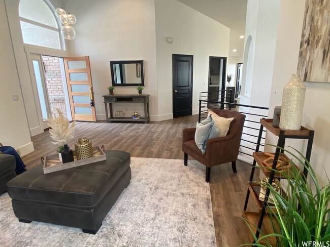 Photo - 4100 Sqft Gorgeous Home with Amazing Temple and Valley Views