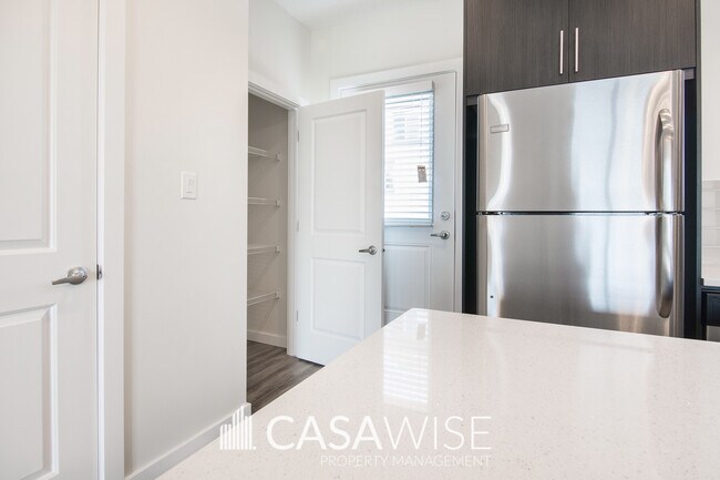 Photo - 655-655 Watt Blvd SW