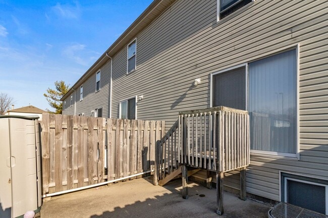 Building Photo - Spacious 3-Bed, 2.5-Bath Home – In-Unit Laundry, 2-Car Garage, and Pet Friendly