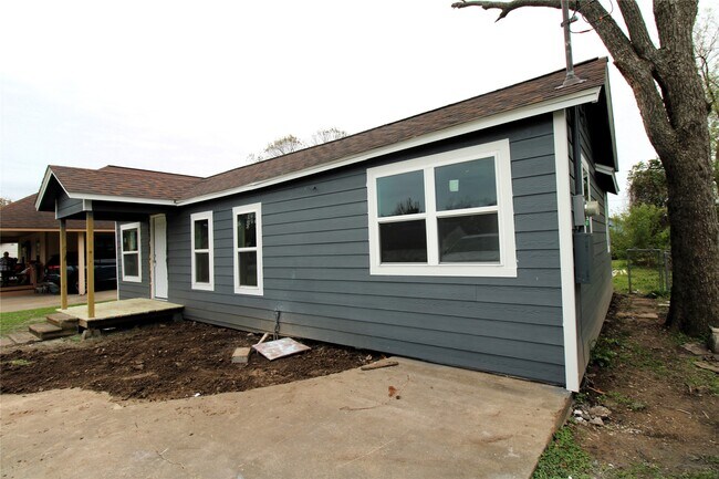 Photo - 207 E Bernard St