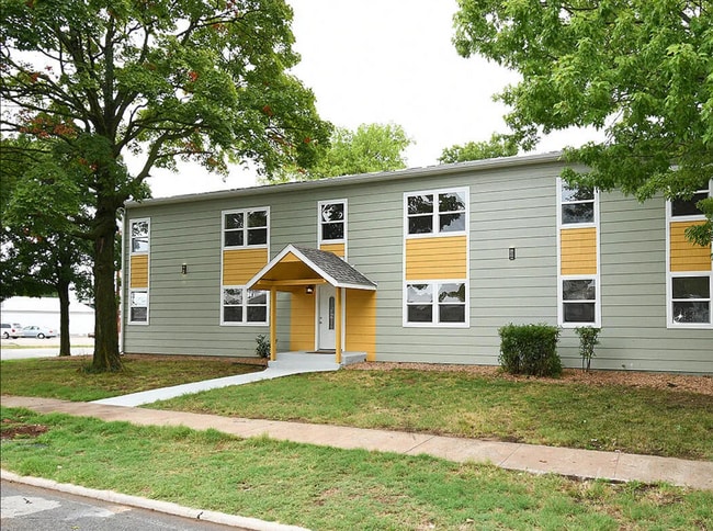 Photo - 107 E College St