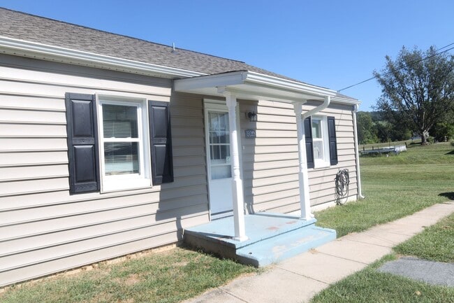 Photo - 52a N Main St