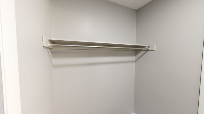 Kincaid-Closet.jpg - Lakeside Landing