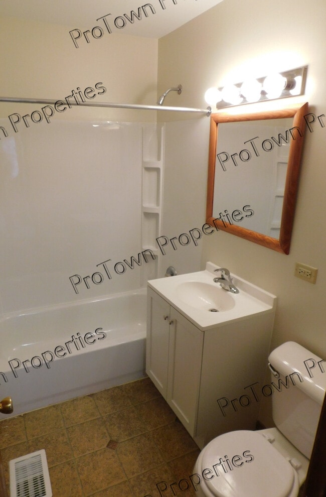 Photo - 208 Louis Rd