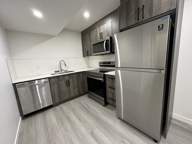 Photo - 17931-17960 60 St NW