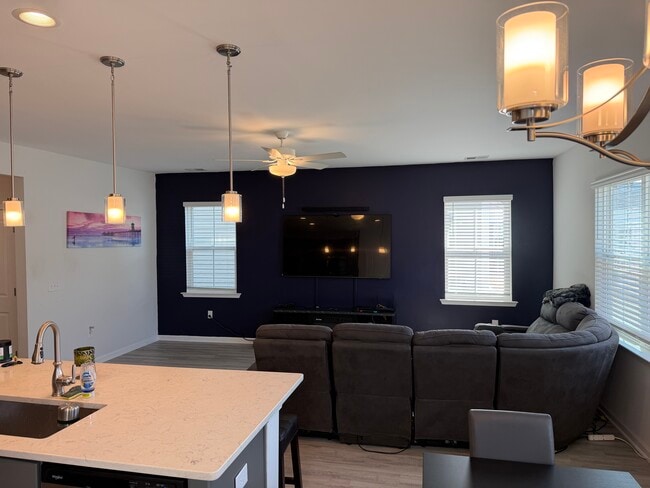 Photo - 48 Garden Row Dr S