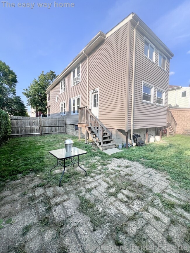 Photo - 122 First St