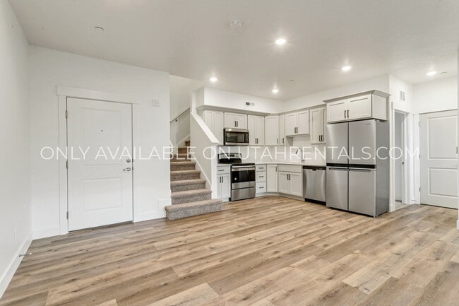 Photo - 768 S 1600 W House