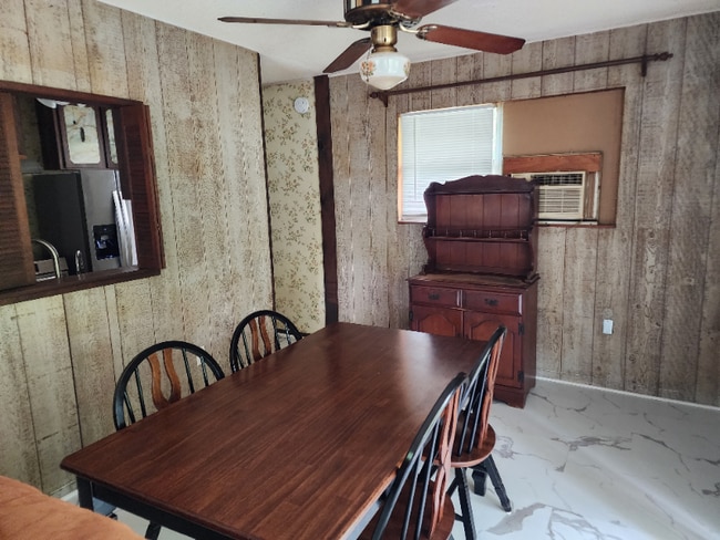 Photo - 1737 Evergreen St