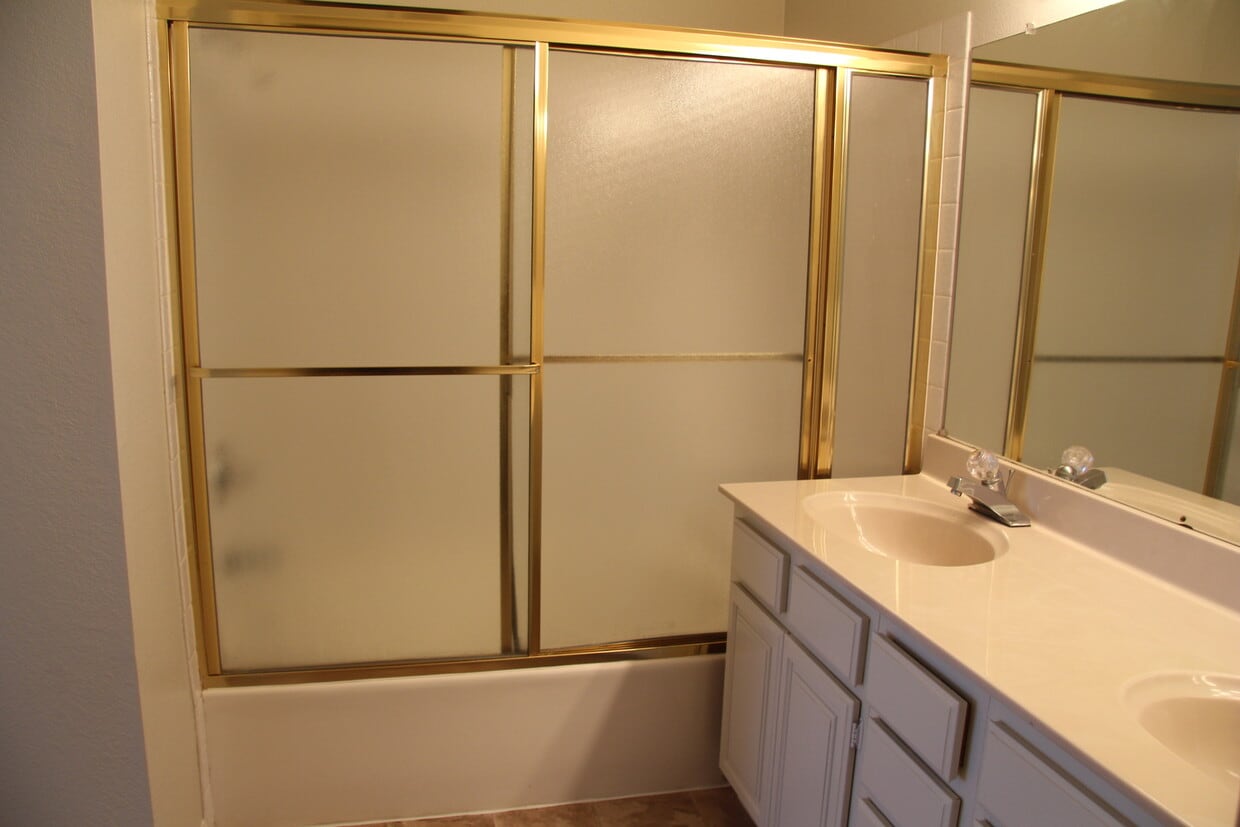Lovely, Light-Filled 2 Bedroom, 2 Bath Condo - Lovely, Light-Filled 2 Bedroom, 2 Bath Condo