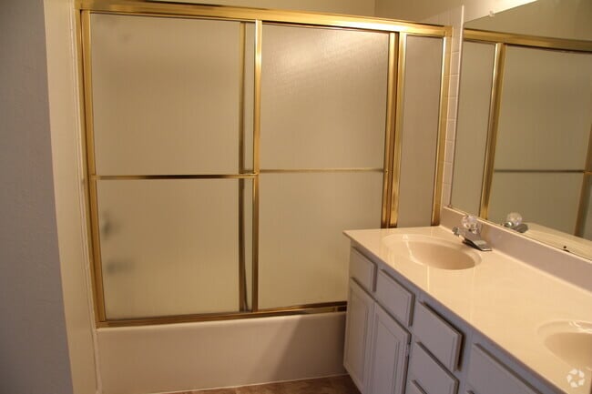 Building Photo - Lovely, Light-Filled 2 Bedroom, 2 Bath Condo