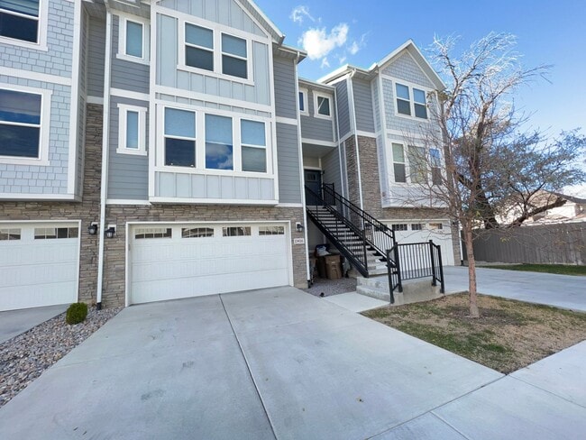 3 Bed/ 3 Bath Townhome in Draper! - 3 Bed/ 3 Bath Townhome in Draper!