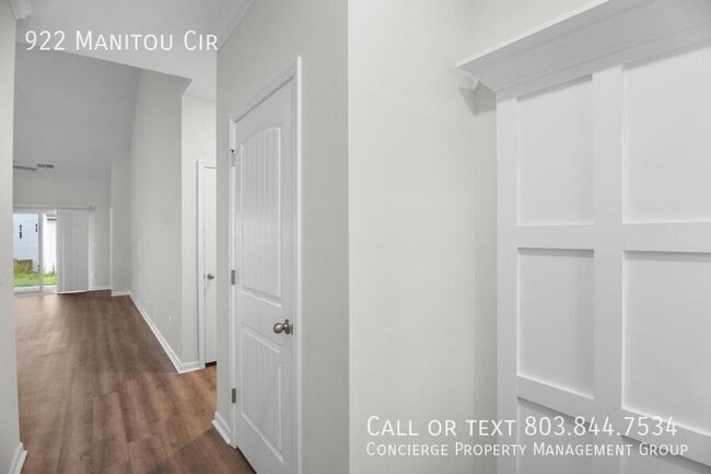 Photo - 922 Manitou Cir