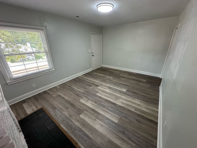 Building Photo - 1601 Center St S