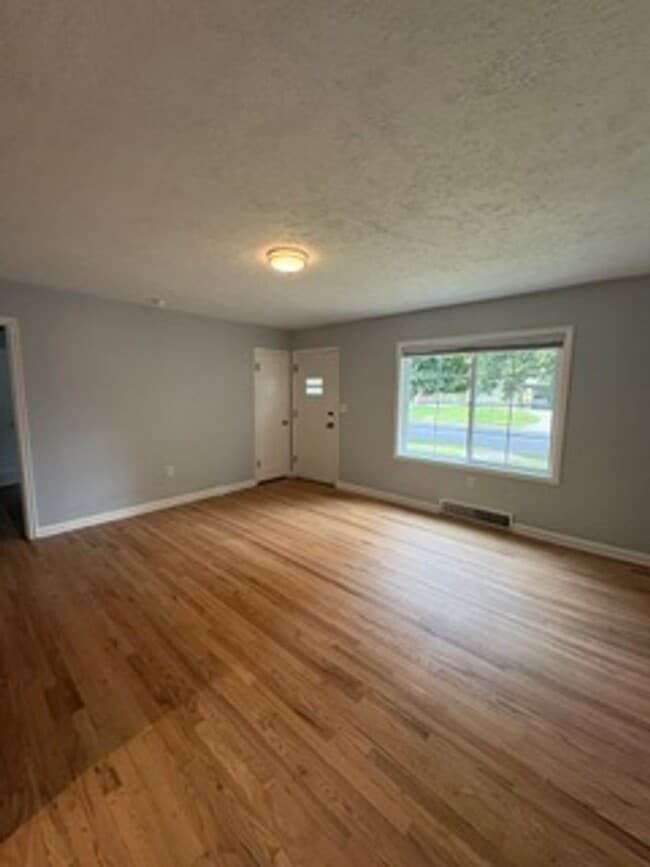 Photo - Newly updated 2 bedroom in excellent location!!
