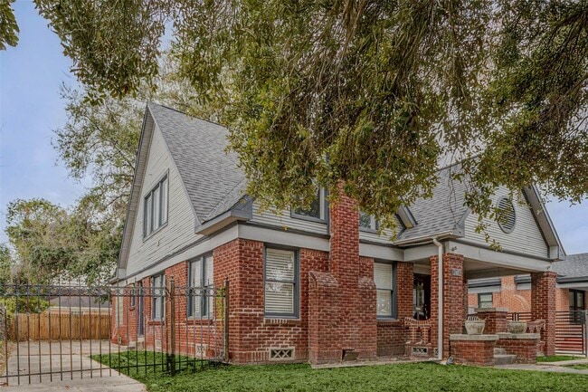 Photo - 2410 Cleburne St