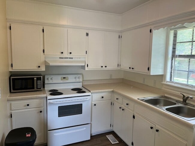 Photo - 552-654 E O St Unit 552 E O St