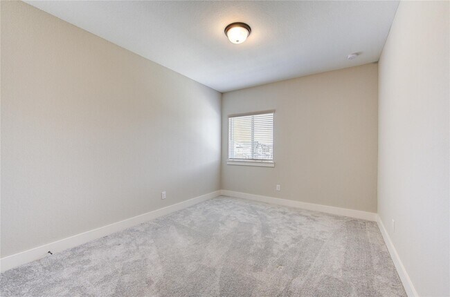 Building Photo - 18515 Parkland Row Dr