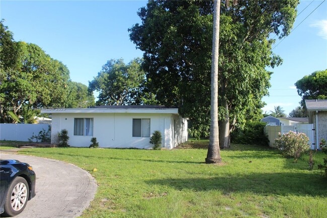 Building Photo - 28 NE 164th St Rental