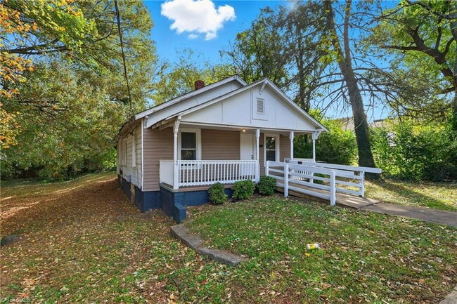 Photo - 2051 Bloomfield Dr