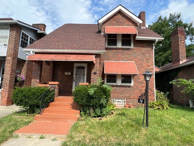 Building Photo - Amazing 3 bedrooms 1.5 bathrooms