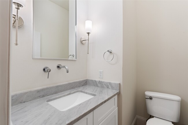 Photo - 531 W 27th St