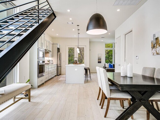 Photo - 2602 Sutherland St