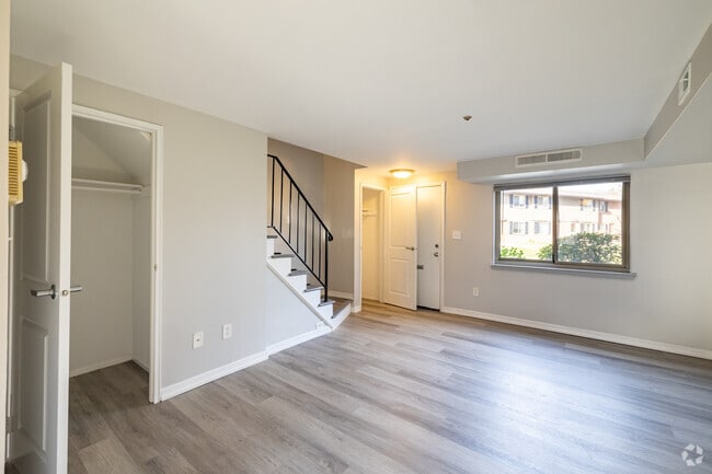 2BR, 1BA - 769SF - Living Room