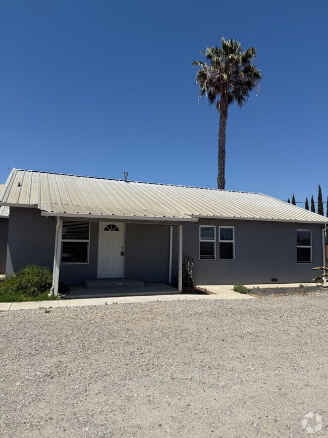 Building Photo - Charming 4-Bedroom, 2-Bath Country Home wi...