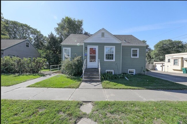 Building Photo - 915 E Ave E Unit 915 East Avenue E