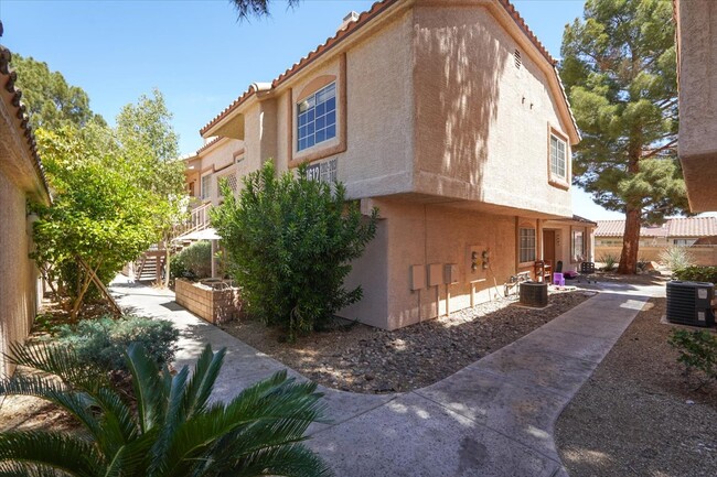 Photo - 1612 N Torrey Pines Dr Townhome