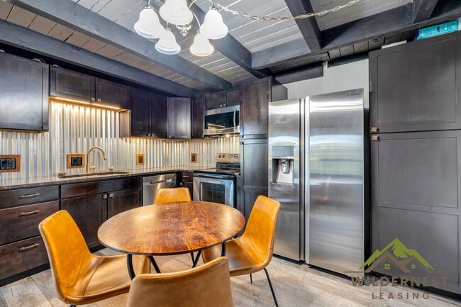 Photo - 2100 Lodgepole Cir