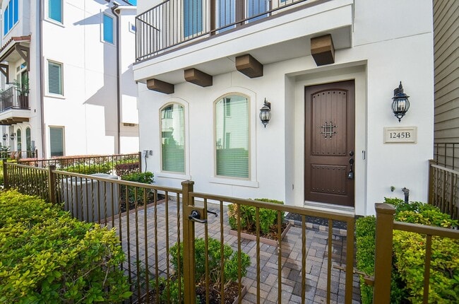 Photo - 1245A Bonner St House