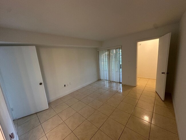 Photo - 2405 NW 33rd St Unit 1207