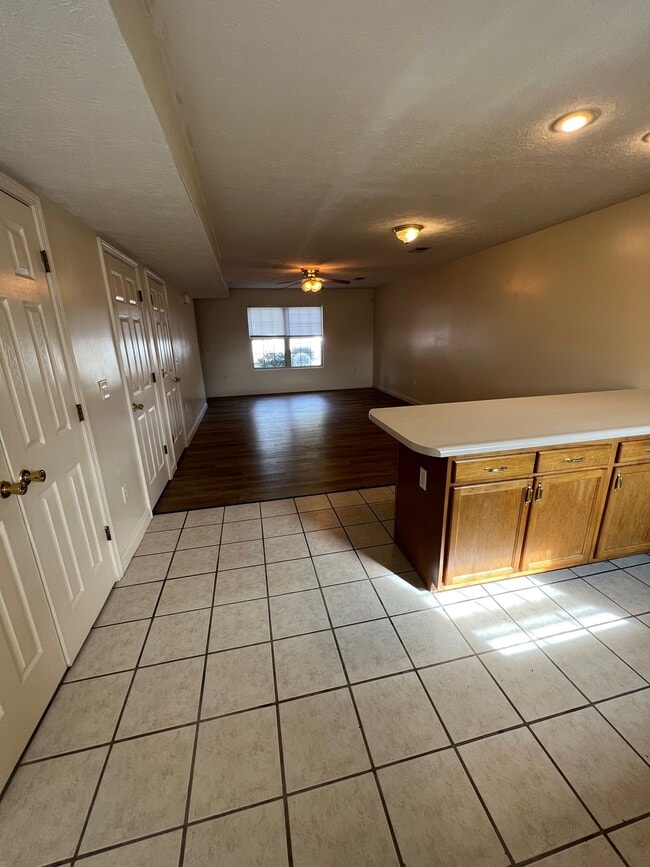 Building Photo - 24 Jade Ct