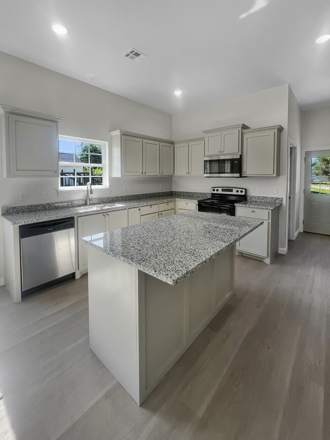 Building Photo - 809 SW Summit Ave Rental