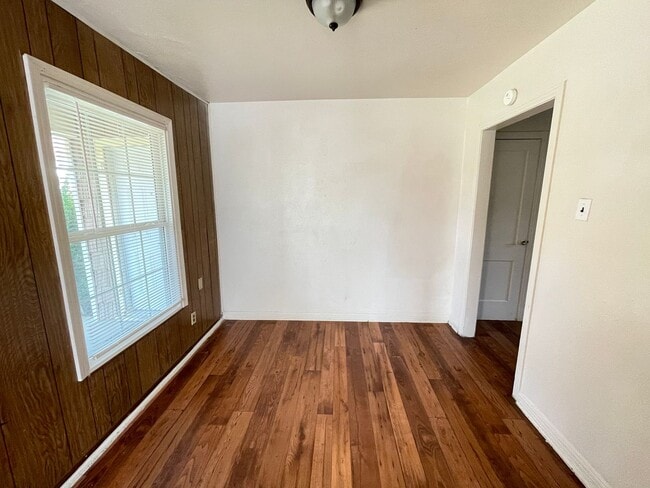 1611 Alamo Ave