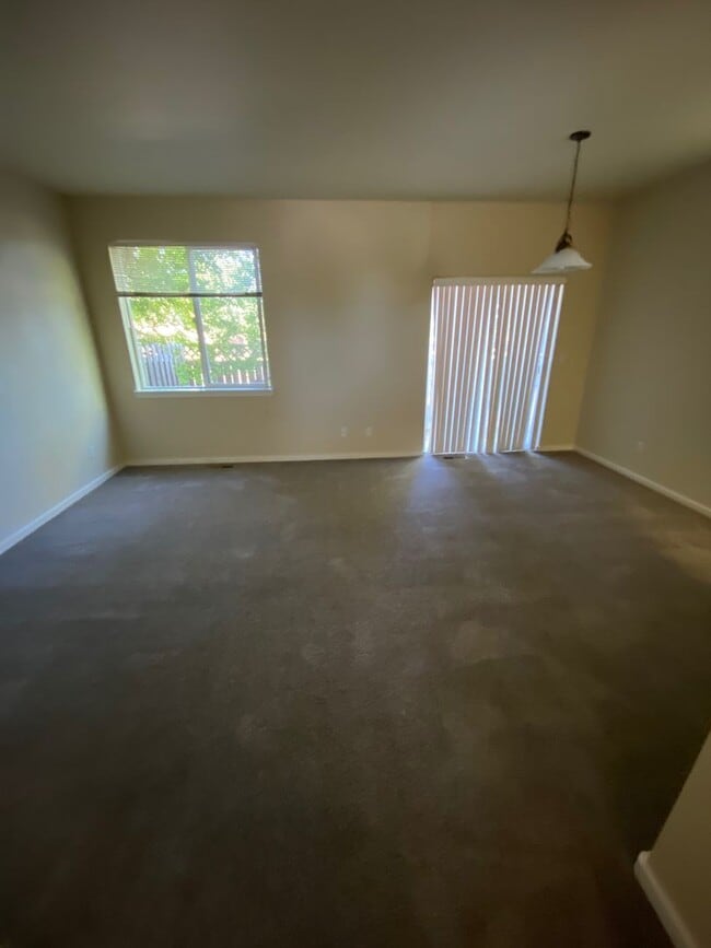 Photo - sal61331 Unit 01