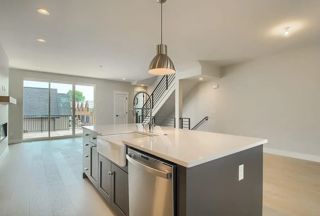 Photo - "Spacious 3-Bed Townhouse in Arvada with 2.5 Baths & 1854 Sq Ft of Comfort!" Unidad #A