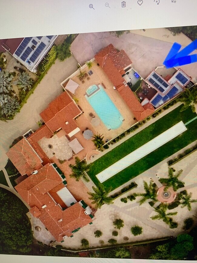 Photo - 1048 Myrtle Way