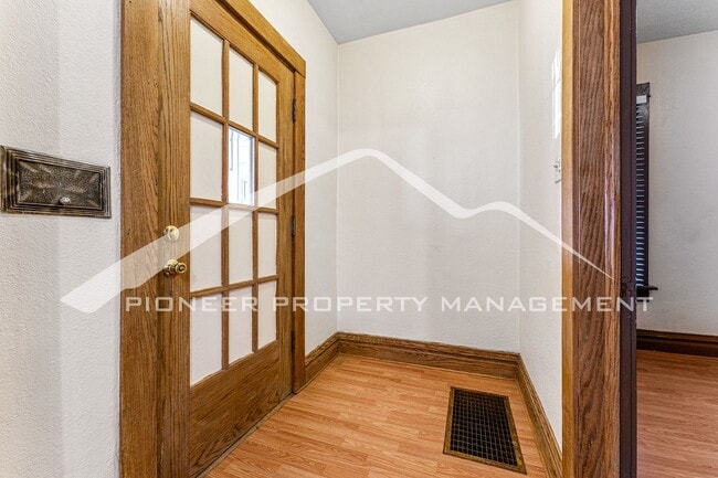 Photo - 3240 Josephine St