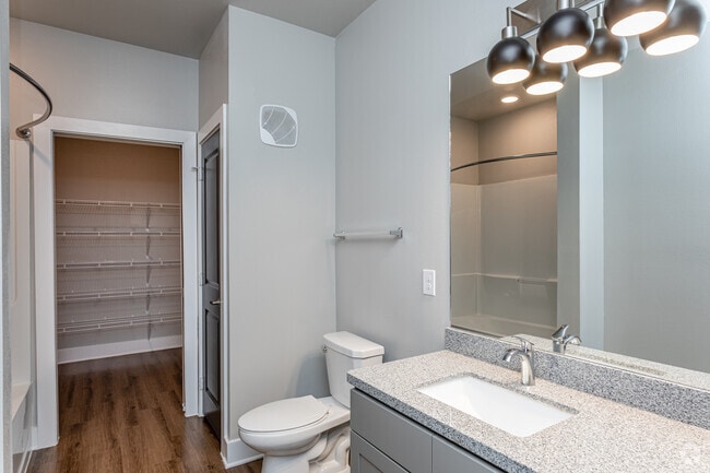 2BR, 2BA - Cleveland