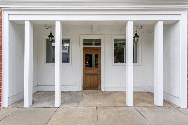 621 S Main St Unit 621 S Main St- Commercial Space