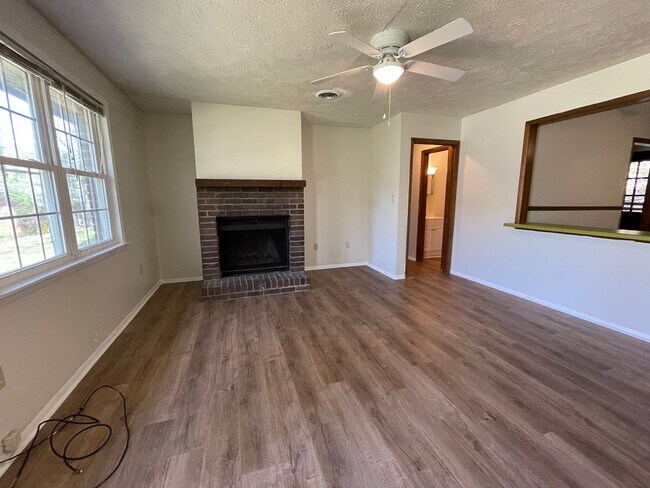 Photo - 2 bedroom 1 bath duplex is located off Whitehead Rd!