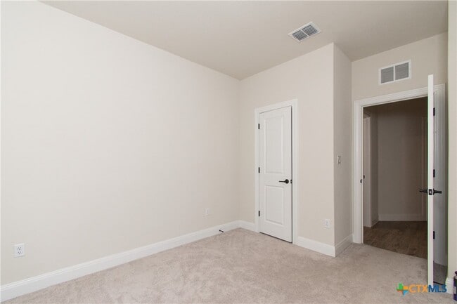 Building Photo - 250 Sugar Cane Rd