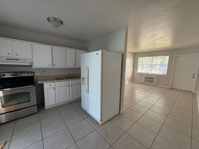 Photo - 520 W Blue Heron Blvd Unit 1